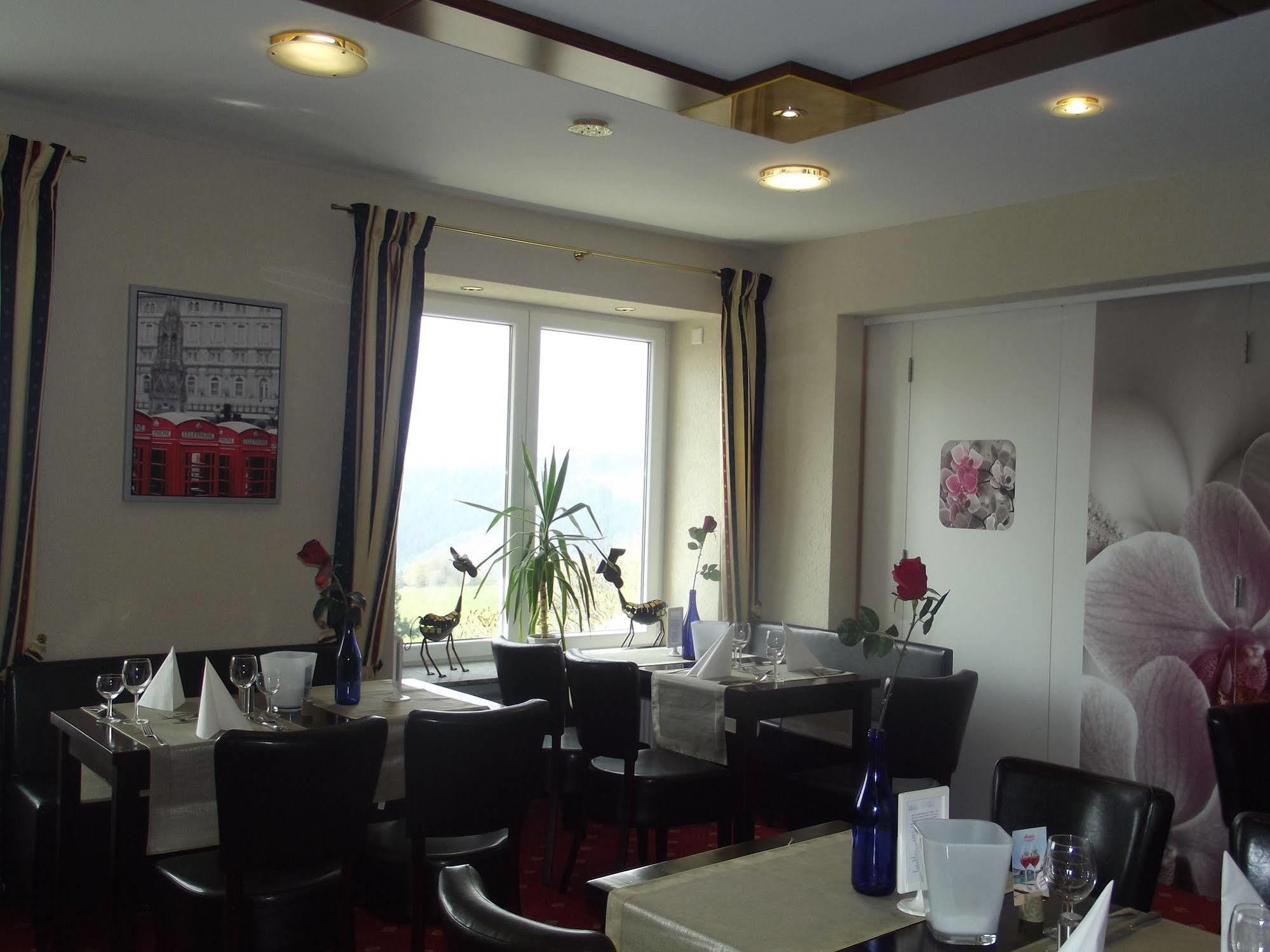 Hotel Zum Weissen Lamm Rothenberg Exterior foto